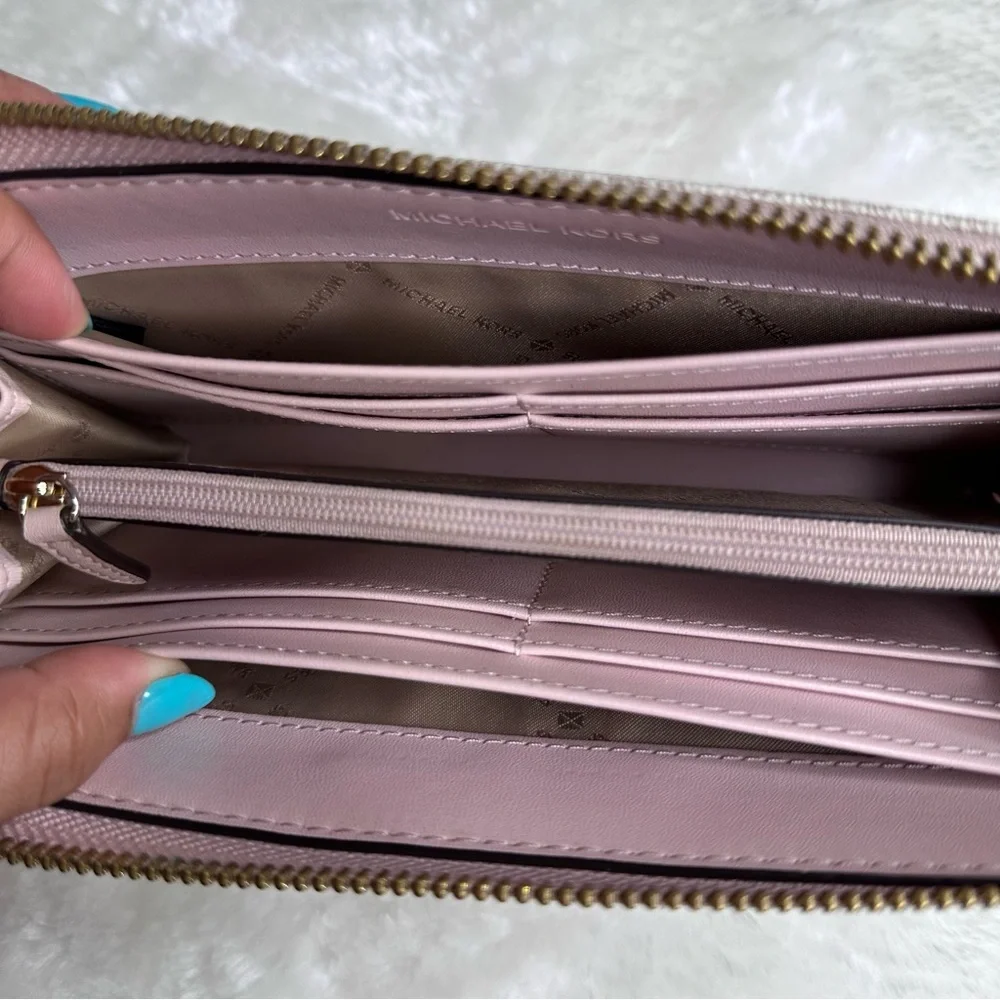 Michael Kors Jet Set Travel Zippy Wallet - Picture 10 of 14